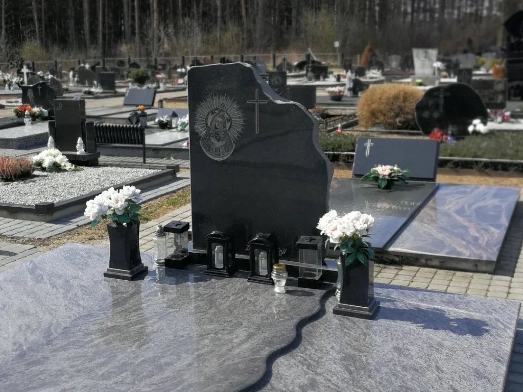 tekstai ant paminklo